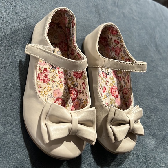 Beige/cream flats - Picture 3 of 3